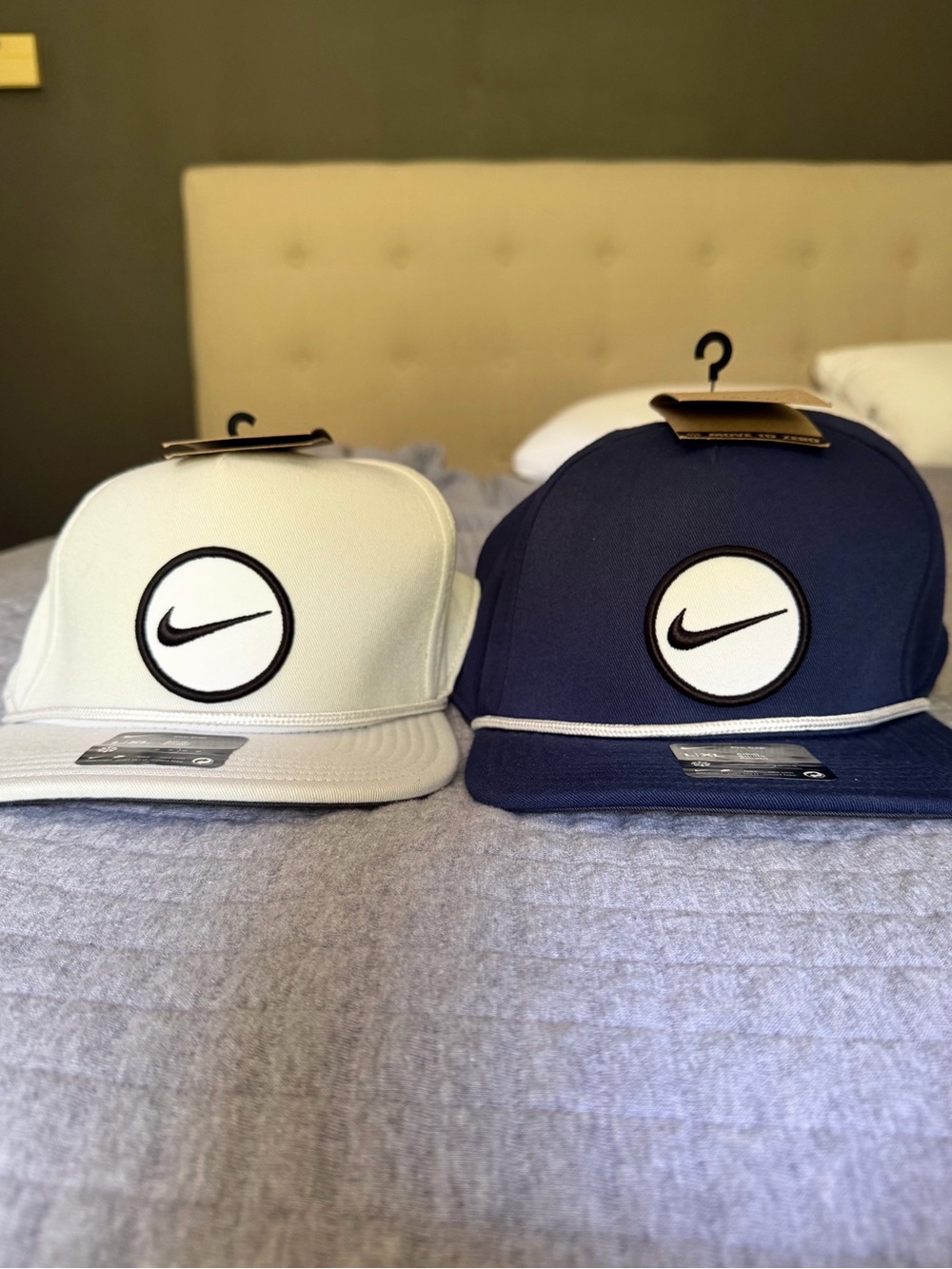 Nike SnapBack 2-Pack Circle Patch Pro Dri-Fit Snapback Hats - White & Navy